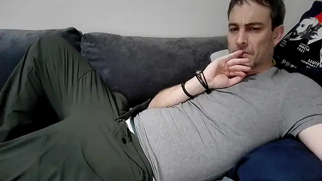 Snapshot of basquehotboy chatting on February 7, 2025, 5:18 pm basquehotboy online show from February 7, 2025, 5:18 pm