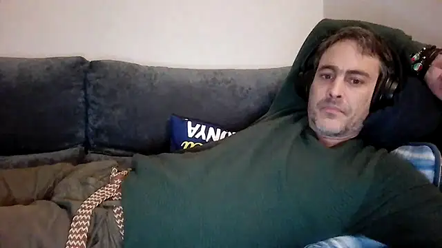 Snapshot of basquehotboy chatting on December 11, 2024, 10:06 pm basquehotboy online show from December 11, 2024, 10:06 pm