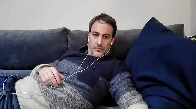 Snapshot of basquehotboy chatting on March 14, 2025, 11:00 pm basquehotboy online show from March 14, 2025, 11:00 pm