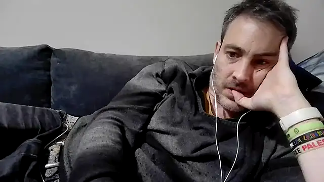 Snapshot of basquehotboy chatting on February 1, 2025, 11:27 pm basquehotboy online show from February 1, 2025, 11:27 pm