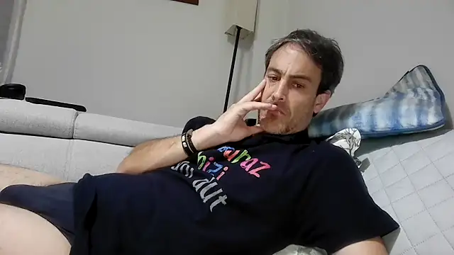 Snapshot of basquehotboy chatting on September 9, 2025, 8:40 pm basquehotboy online show from September 9, 2025, 8:40 pm