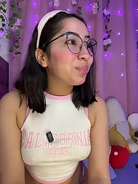 Snapshot of anni_ross chatting on June 13, 2026, 11:35 pm anni ross online show from June 13, 2026, 11:35 pm