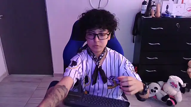 Snapshot of thomascooper7 chatting on February 15, 2026, 7:13 pm thomascooper7 online show from February 15, 2026, 7:13 pm