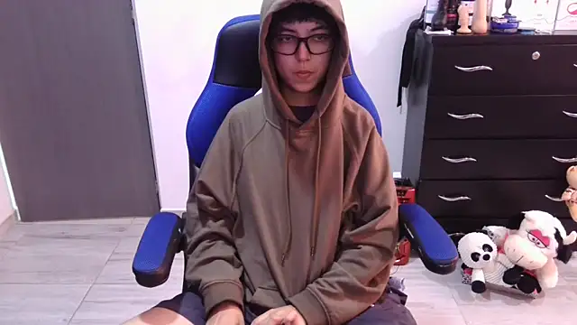 Snapshot of thomascooper7 chatting on December 19, 2025, 6:54 pm thomascooper7 online show from December 19, 2025, 6:54 pm