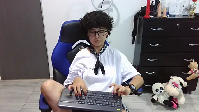 thomascooper7 online show from March 28, 2026, 7:37 pm