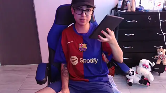 Snapshot of thomascooper7 chatting on November 25, 2025, 5:57 pm thomascooper7 online show from November 25, 2025, 5:57 pm