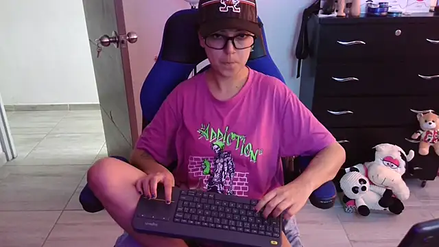 Snapshot of thomascooper7 chatting on December 15, 2025, 6:25 pm thomascooper7 online show from December 15, 2025, 6:25 pm