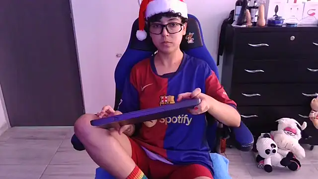 Snapshot of thomascooper7 chatting on December 21, 2025, 6:53 pm thomascooper7 online show from December 21, 2025, 6:53 pm