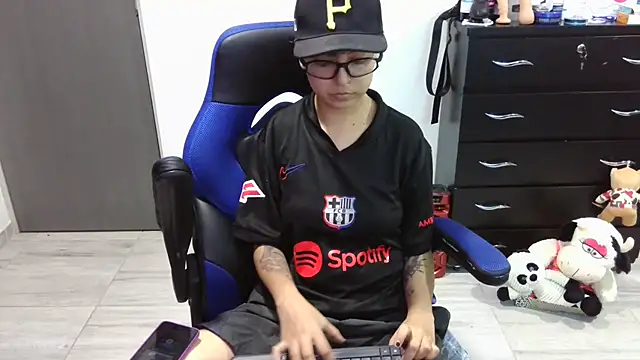 Snapshot of thomascooper7 chatting on November 24, 2025, 1:05 am thomascooper7 online show from November 24, 2025, 1:05 am