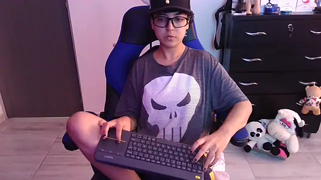 Snapshot of thomascooper7 chatting on December 18, 2025, 7:07 pm thomascooper7 online show from December 18, 2025, 7:07 pm