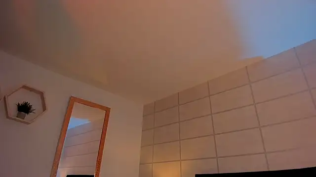 Christine Laam online show from February 14, 2026, 2:56 am