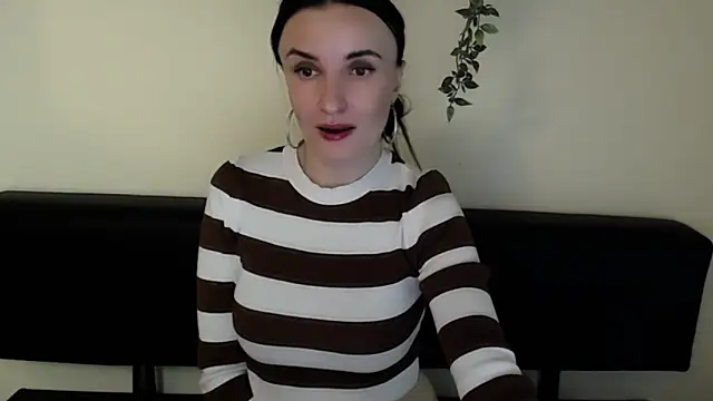 LaimaV  online show from April 12, 2026, 8:56 pm