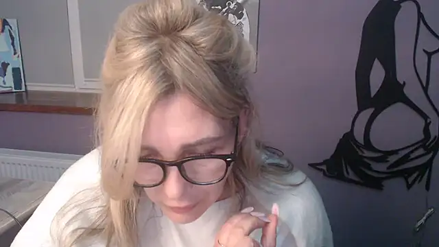  sexy lady online show from May 11, 2026, 4:04 pm
