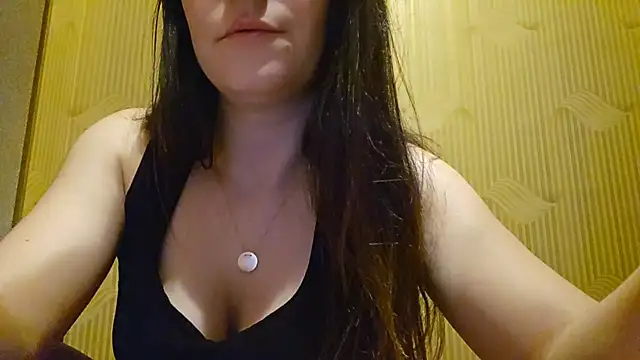 Snapshot of AlejandraDelaney chatting on March 18, 2025, 2:06 pm AlejandraDelaney online show from March 18, 2025, 2:06 pm