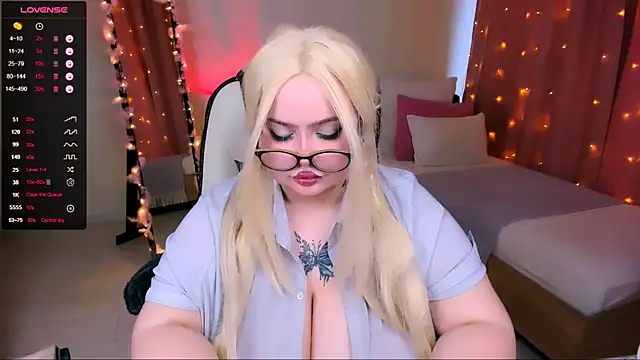 Snapshot of love_insidee chatting on March 2, 2025, 11:30 am love insidee online show from March 2, 2025, 11:30 am