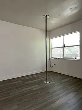 Snapshot of miamiworld chatting on September 15, 2025, 2:39 pm miamiworld online show from September 15, 2025, 2:39 pm