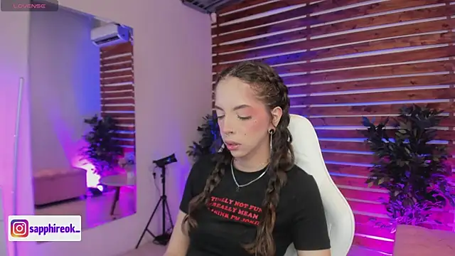 Snapshot of Sapphire_Venuss chatting on February 21, 2026, 12:56 am Sapphire Venuss online show from February 21, 2026, 12:56 am