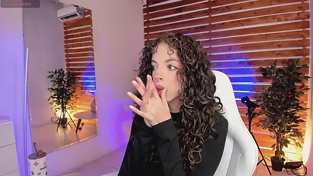 Sapphire Venuss online show from April 12, 2026, 1:42 am