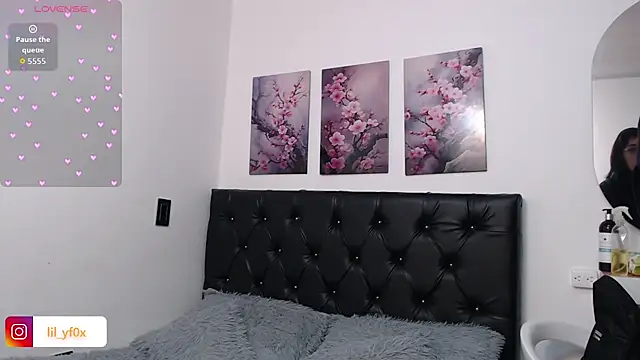 lily f00x online show from September 14, 2025, 12:05 pm