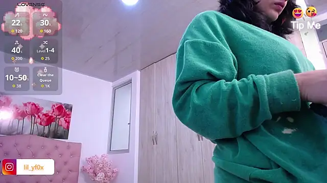 lily f00x online show from September 23, 2025, 12:34 pm