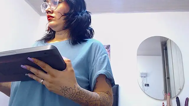 lily f00x online show from October 7, 2025, 12:39 pm