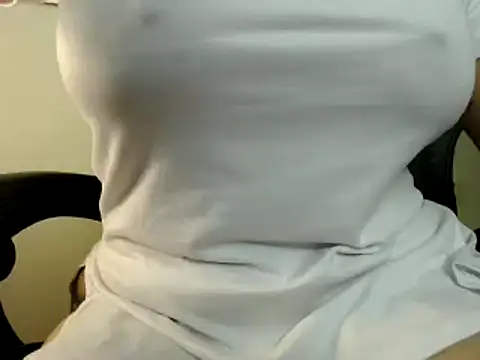 Snapshot of Queendeliciusss chatting on December 20, 2024, 10:43 pm Queendeliciusss online show from December 20, 2024, 10:43 pm