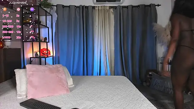 amber maxwell online show from October 29, 2025, 8:41 pm