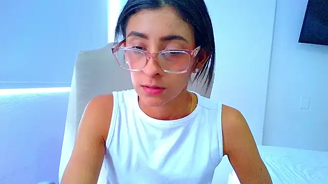 Snapshot of thedianakaro chatting on August 3, 2026, 6:47 pm thedianakaro online show from August 3, 2026, 6:47 pm