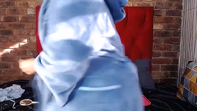 ThickPearlx23 online show from June 5, 2026, 6:40 am