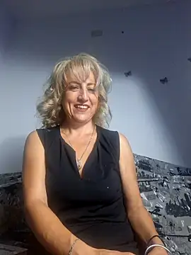 almaluna7 online show from March 19, 2025, 12:04 am