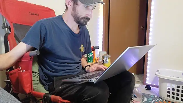 Snapshot of SlammyDjr chatting on July 8, 2026, 6:03 am SlammyDjr online show from July 8, 2026, 6:03 am