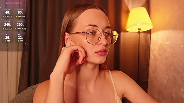 Tiffanyhunt online show from December 3, 2025, 1:32 pm