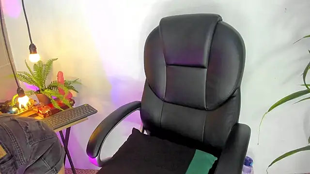 Medusa velvet online show from December 9, 2024, 7:39 pm