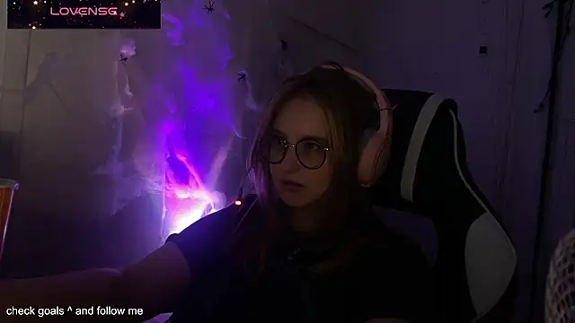 JacyWinslat online show from November 6, 2025, 7:29 pm