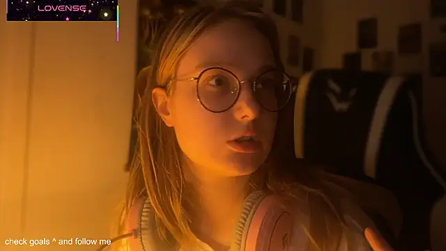 JacyWinslat online show from October 21, 2025, 4:39 pm