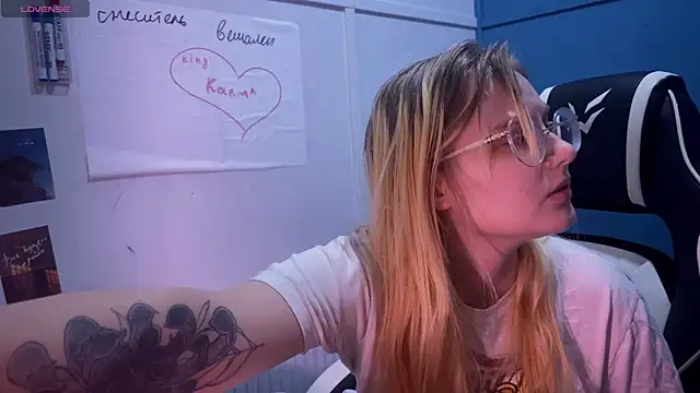 JacyWinslat online show from March 9, 2025, 6:11 pm