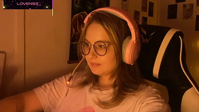 JacyWinslat online show from October 5, 2025, 8:43 pm