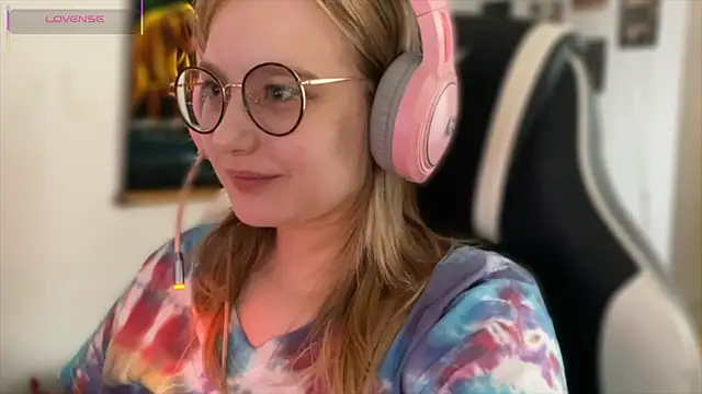 JacyWinslat online show from September 23, 2025, 1:07 pm