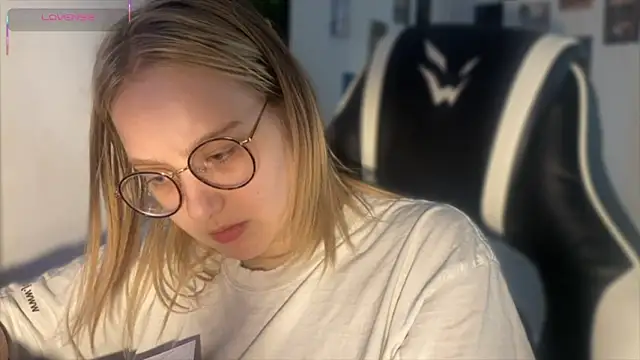 JacyWinslat online show from September 16, 2025, 12:17 pm