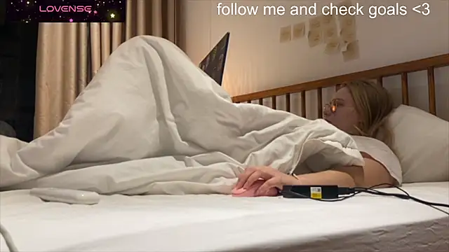 JacyWinslat online show from December 22, 2025, 12:49 pm