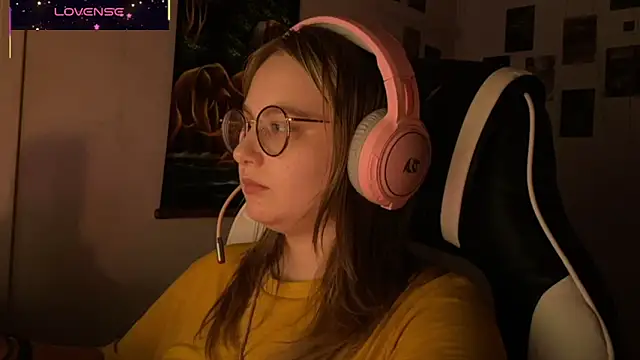 JacyWinslat online show from October 14, 2025, 8:20 pm