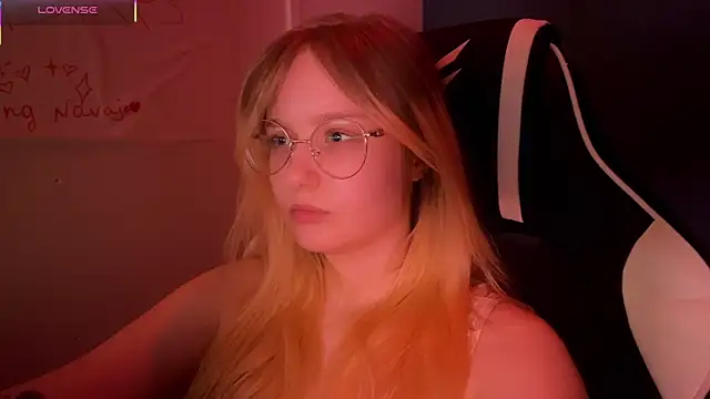 JacyWinslat online show from March 11, 2025, 8:09 pm