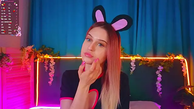 AlinaWalters online show from November 19, 2025, 8:09 pm