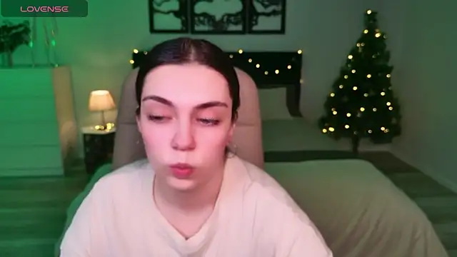 Snapshot of DaniellaLovely chatting on December 19, 2025, 11:01 am DaniellaLovely online show from December 19, 2025, 11:01 am