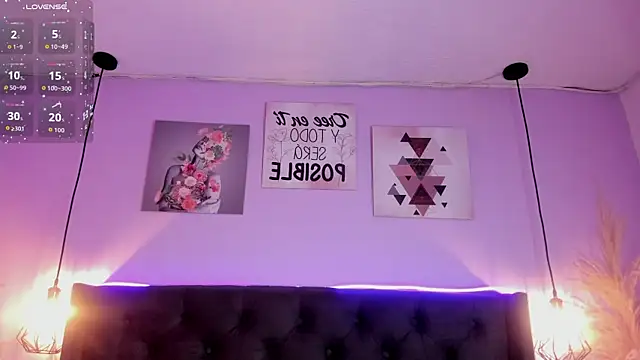 KRYSTENMOON online show from April 20, 2026, 4:08 pm