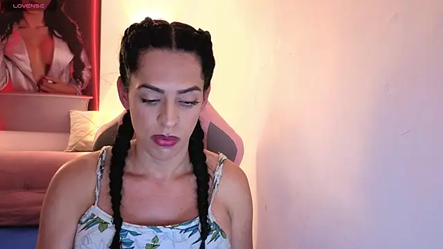 vittorialombardi   online show from November 7, 2025, 11:30 pm