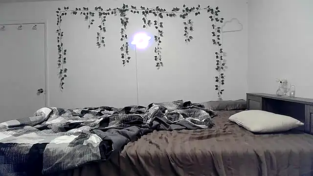 Kittyymaze1 online show from February 1, 2026, 10:19 pm