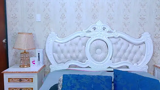 TiaraRosse online show from November 21, 2025, 12:59 pm