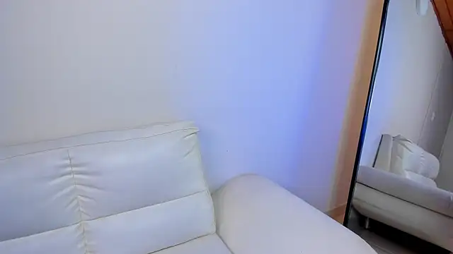 Rebeca Williams  online show from April 2, 2026, 12:34 pm