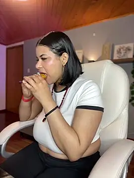 Snapshot of Isabella_boobd chatting on January 11, 2025, 1:32 pm Isabella boobd online show from January 11, 2025, 1:32 pm